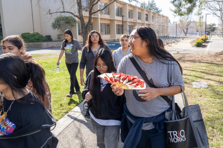 A group of students tour the UC Davis campus.