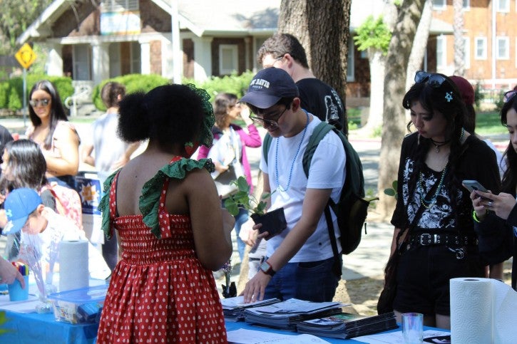 Picnic Day attendees create comics at Darnel Degand's booth.