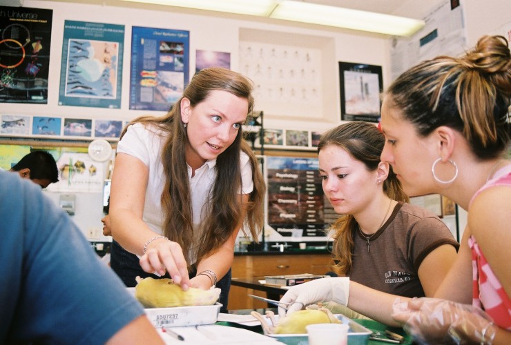 Student teacher from the School of Education interacts with students 