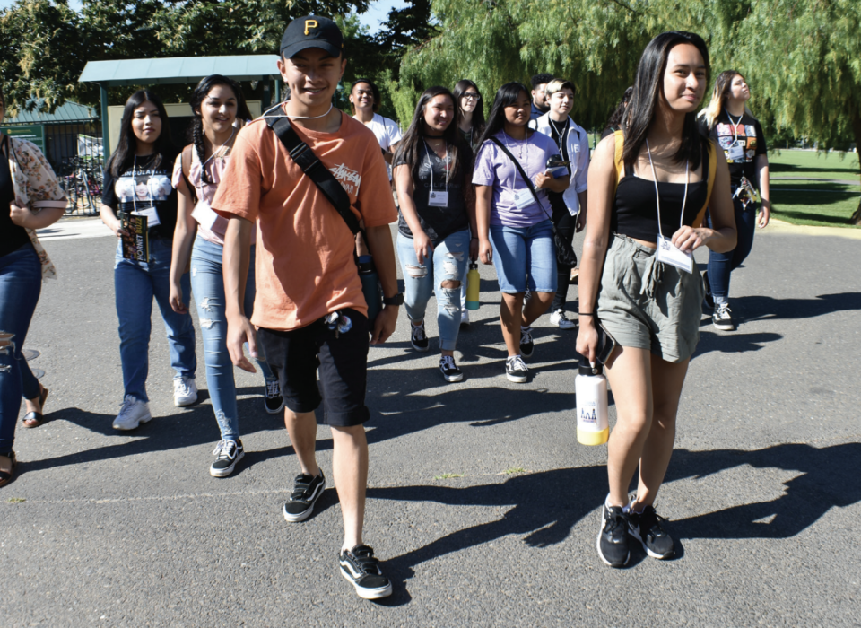 ETS students tour the UC Davis campus.